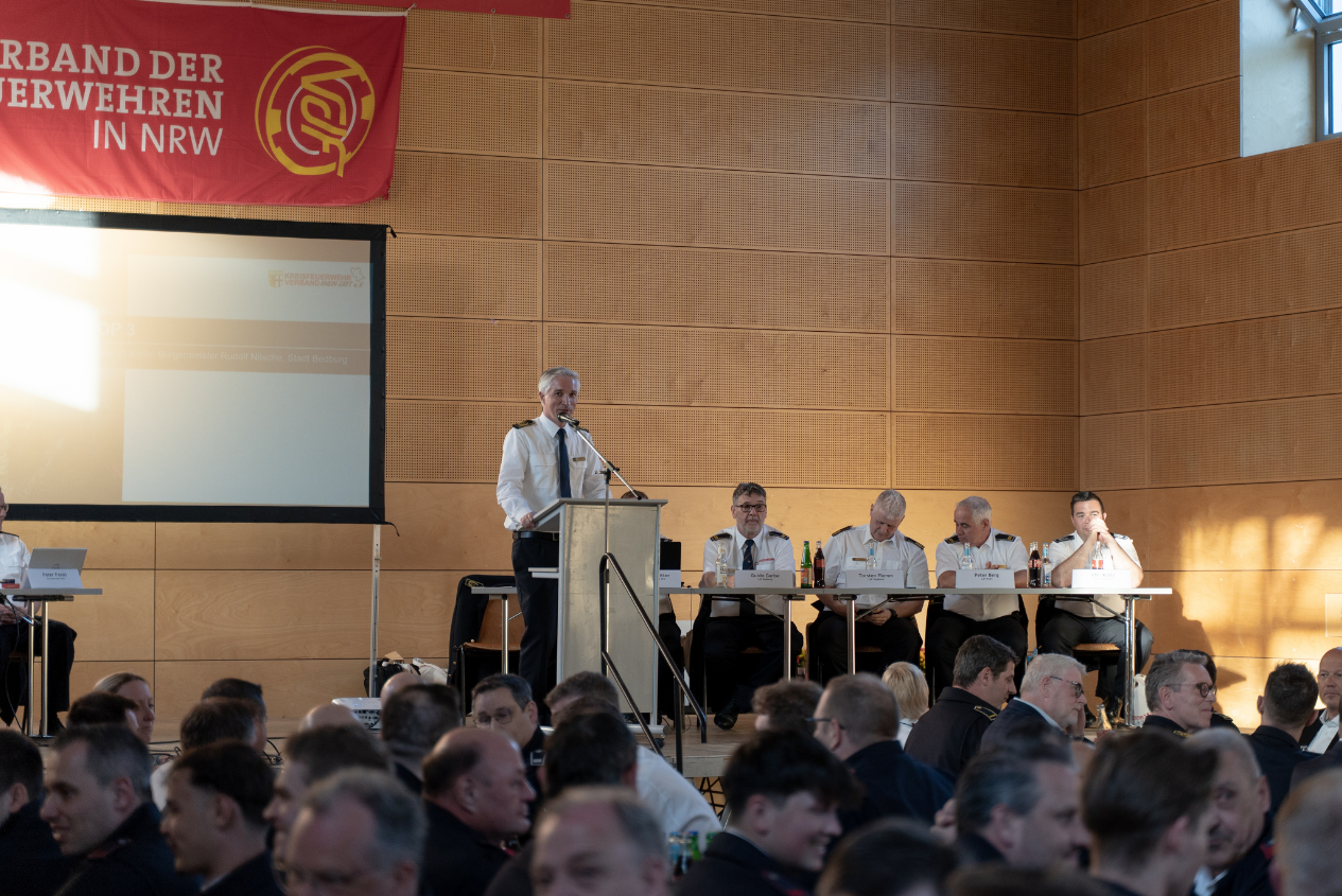 Feuerwehr im Wandel: Delegiertenversammlung in Bedburg mit Ehrungen, Ernennungen und Zukunftsperspektiven